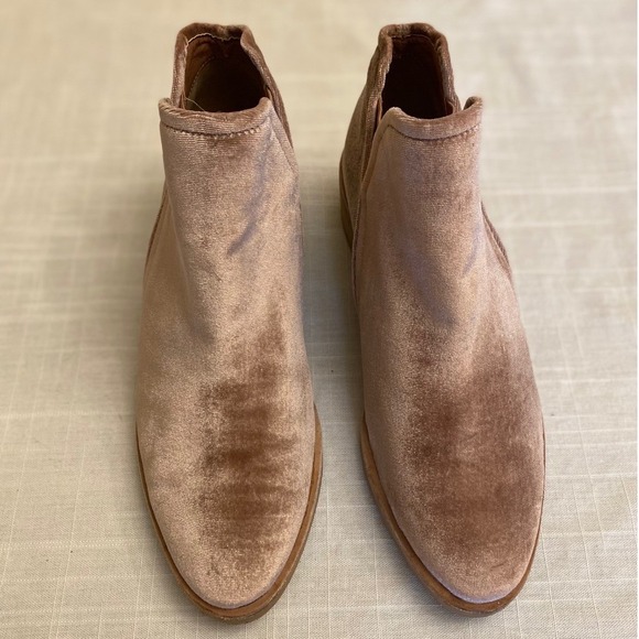 Dolce Vita Women's Size 7.5 Pink Rose Velvet Ankle Booties - Picture 5 of 10